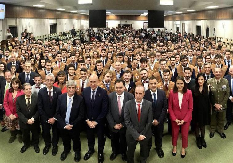 La Escuela de Ingenierías de León celebra la graduación de 321 estudiantes