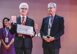 El leonés José Varela, condecorado con la Medalla de Oro de Cruz Roja España.