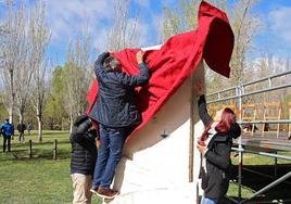 Inauguración del monumento a los fusilados en el antiguo campo de tiro militar de Puente Castro