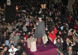 Procesión de Genarín por las calles de León.