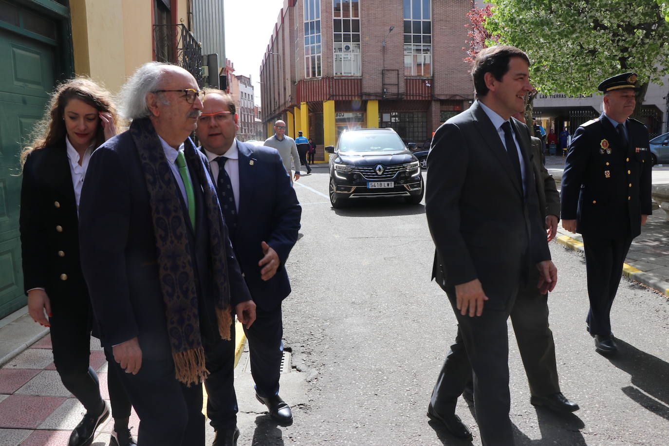 El presidente de la Junta participa en la apertura de la Casa de la Poesía-Fondo Cultural Antonio Colinas de La Bañeza
