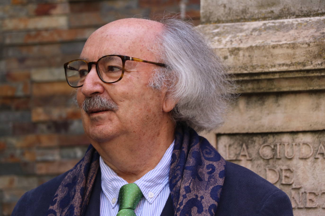 El presidente de la Junta participa en la apertura de la Casa de la Poesía-Fondo Cultural Antonio Colinas de La Bañeza