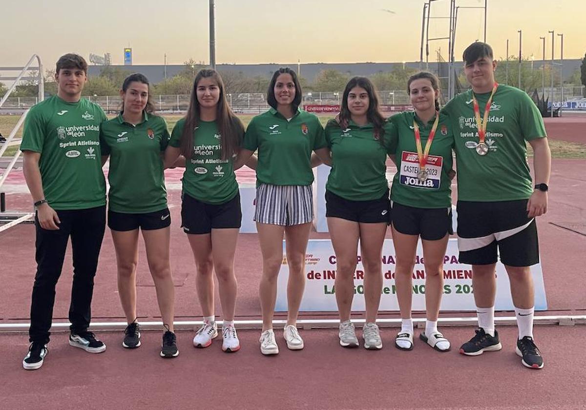 Integrantes del ULE Sprint Atletismo en el Campeonato de lanzamientos largos.