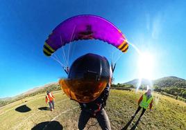 El leonés 'Moncho' se proclama campeón de España de parapente.