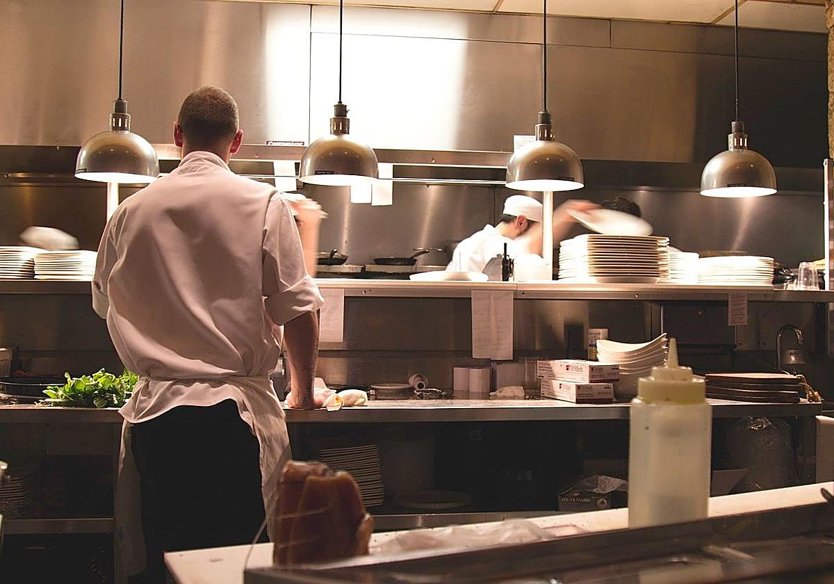 La contratación en el sector servicios alivia el paro en León, que cae en 851 trabajadores