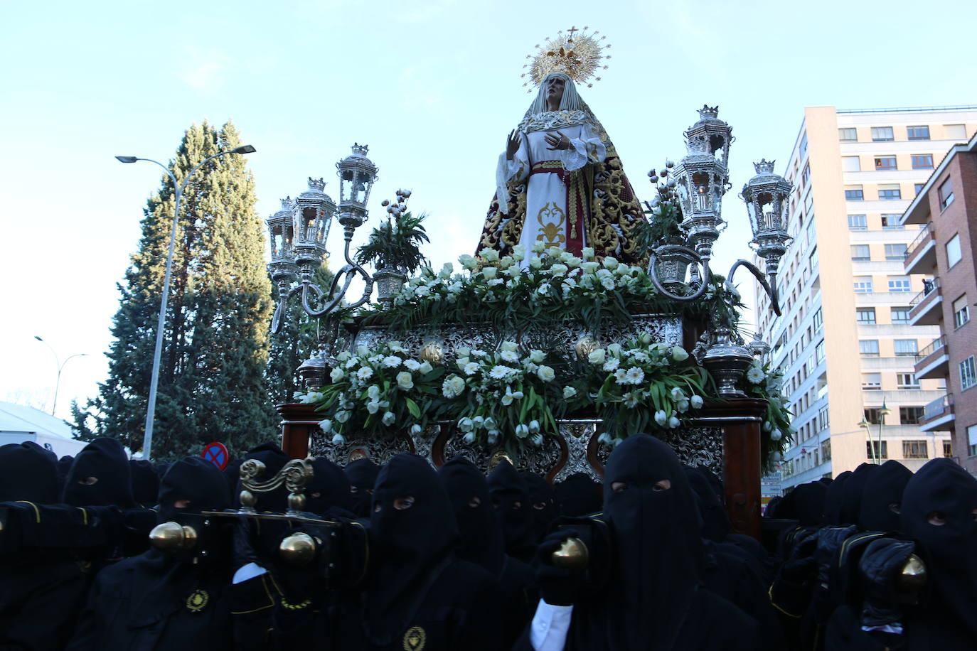 León, mira el dolor de la Madre