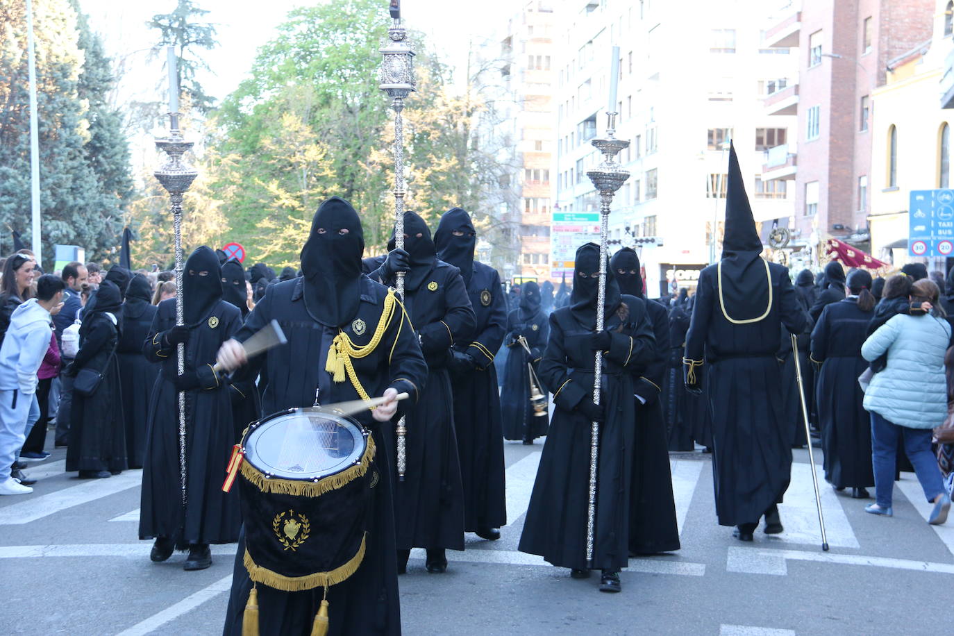 León, mira el dolor de la Madre