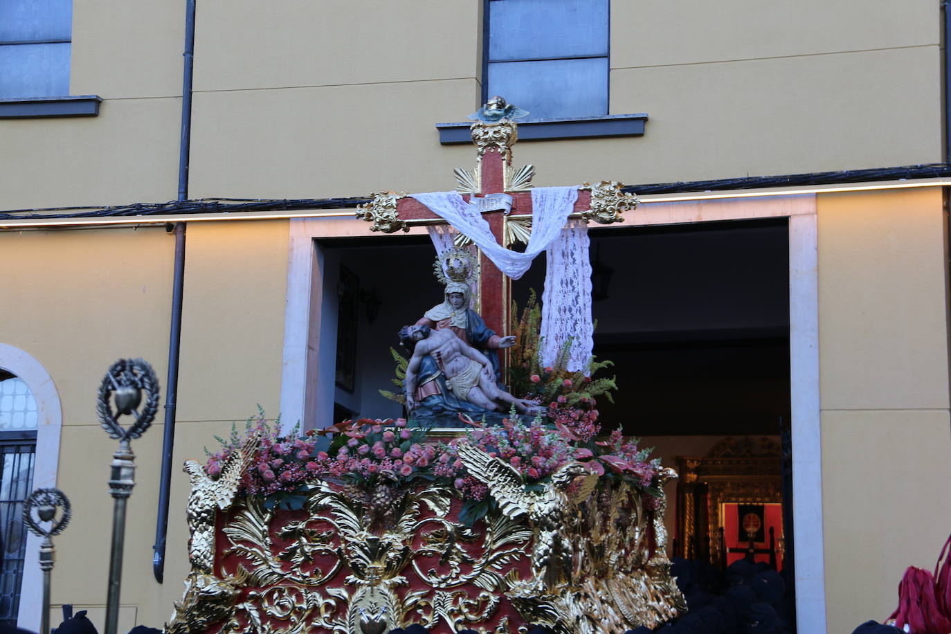 León, mira el dolor de la Madre