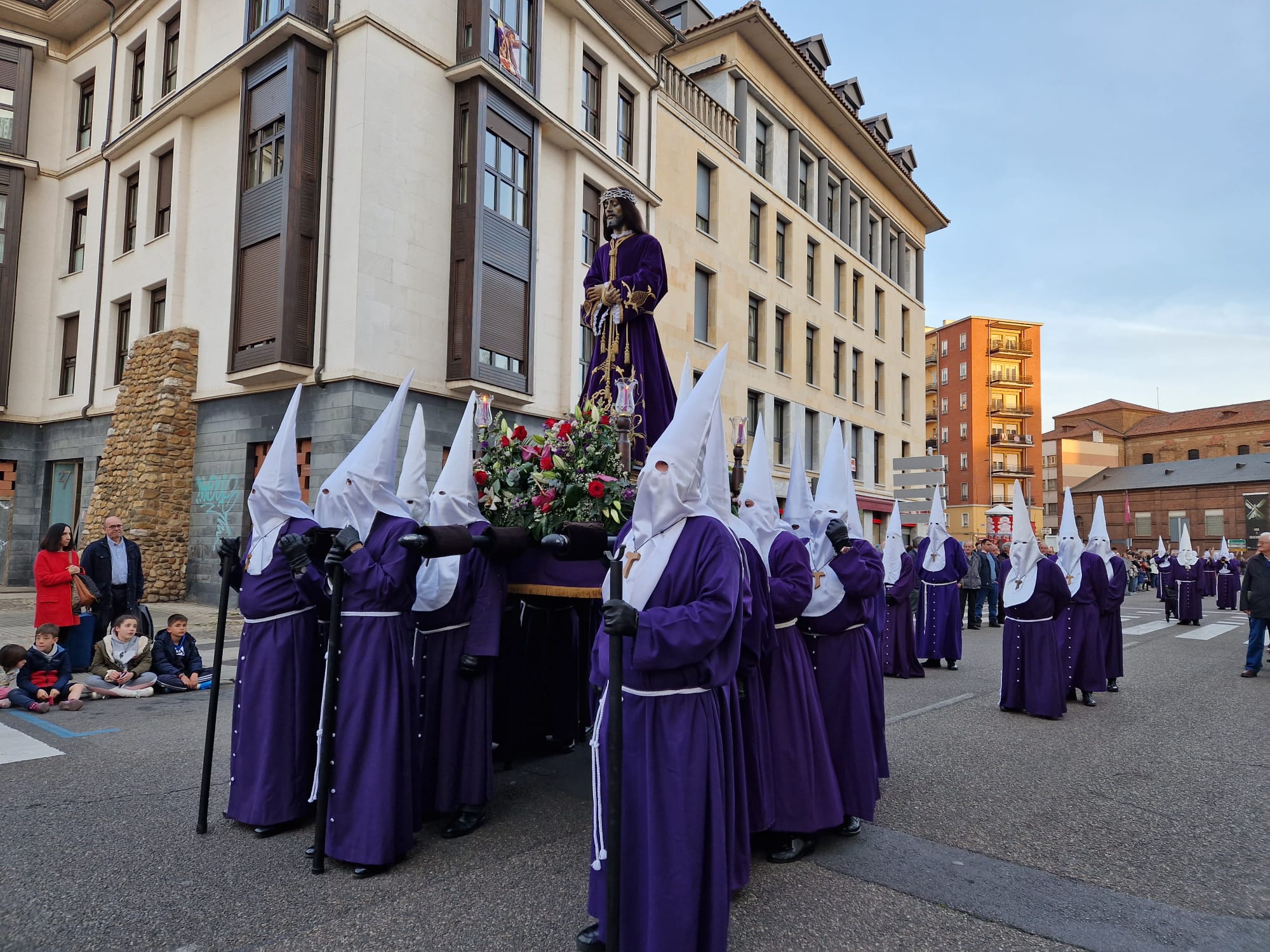 El sonido de las Horquetas se impone en el Silencio