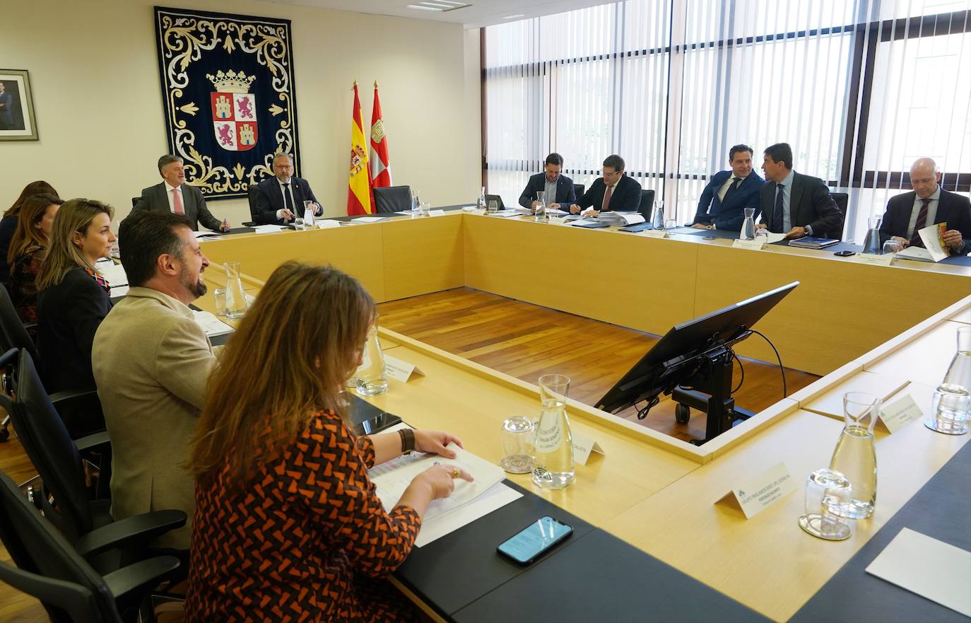 Mesa de la Cortes de Castilla y León y Junta de Portavoces