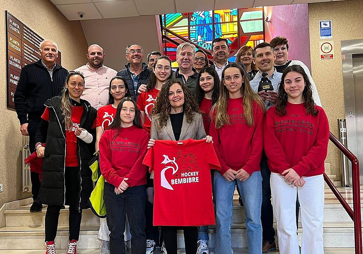 El Bembibre HC es recibido por el Ayuntamiento.