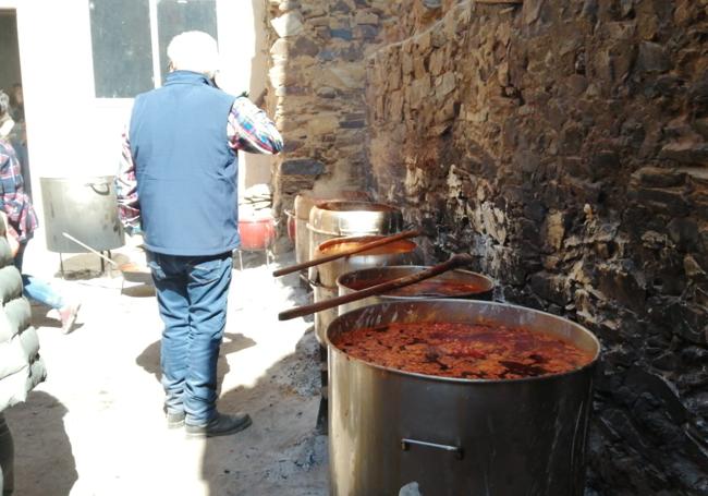 La Bañeza celebra su tradicional Santo Potajero otro Míercoles Santo más.