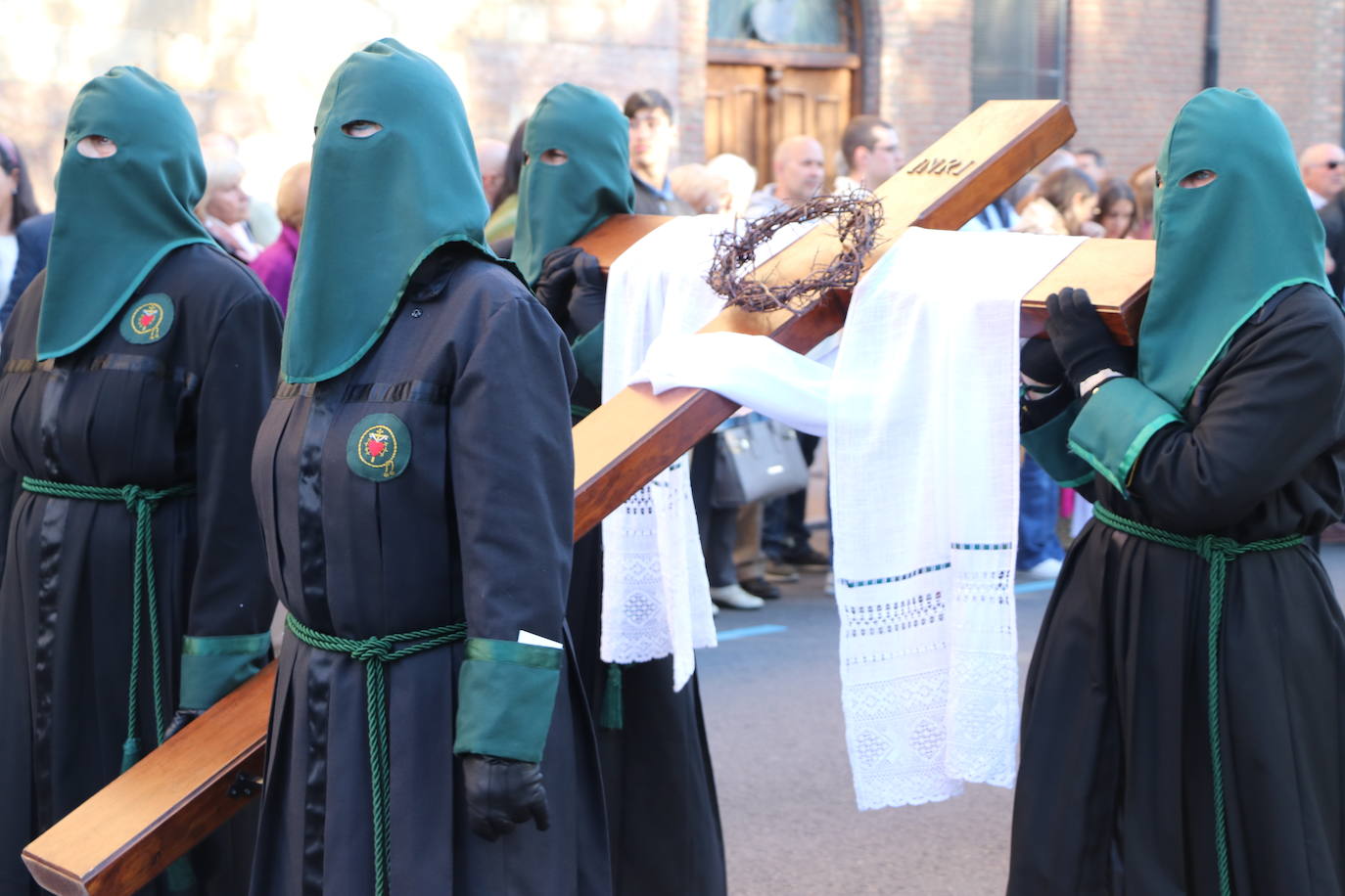 Procesión de María al Pie de la Cruz