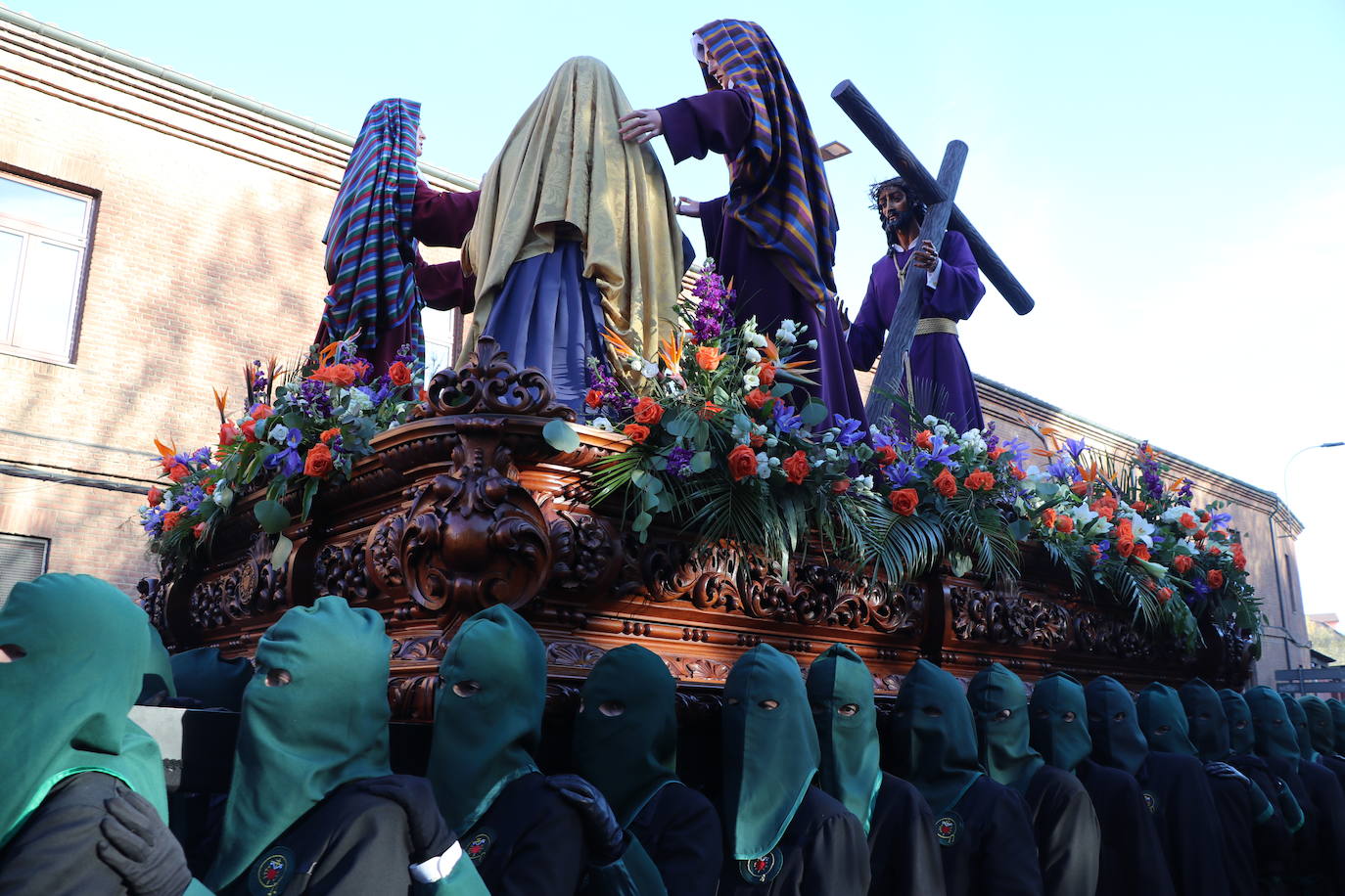 Procesión de María al Pie de la Cruz