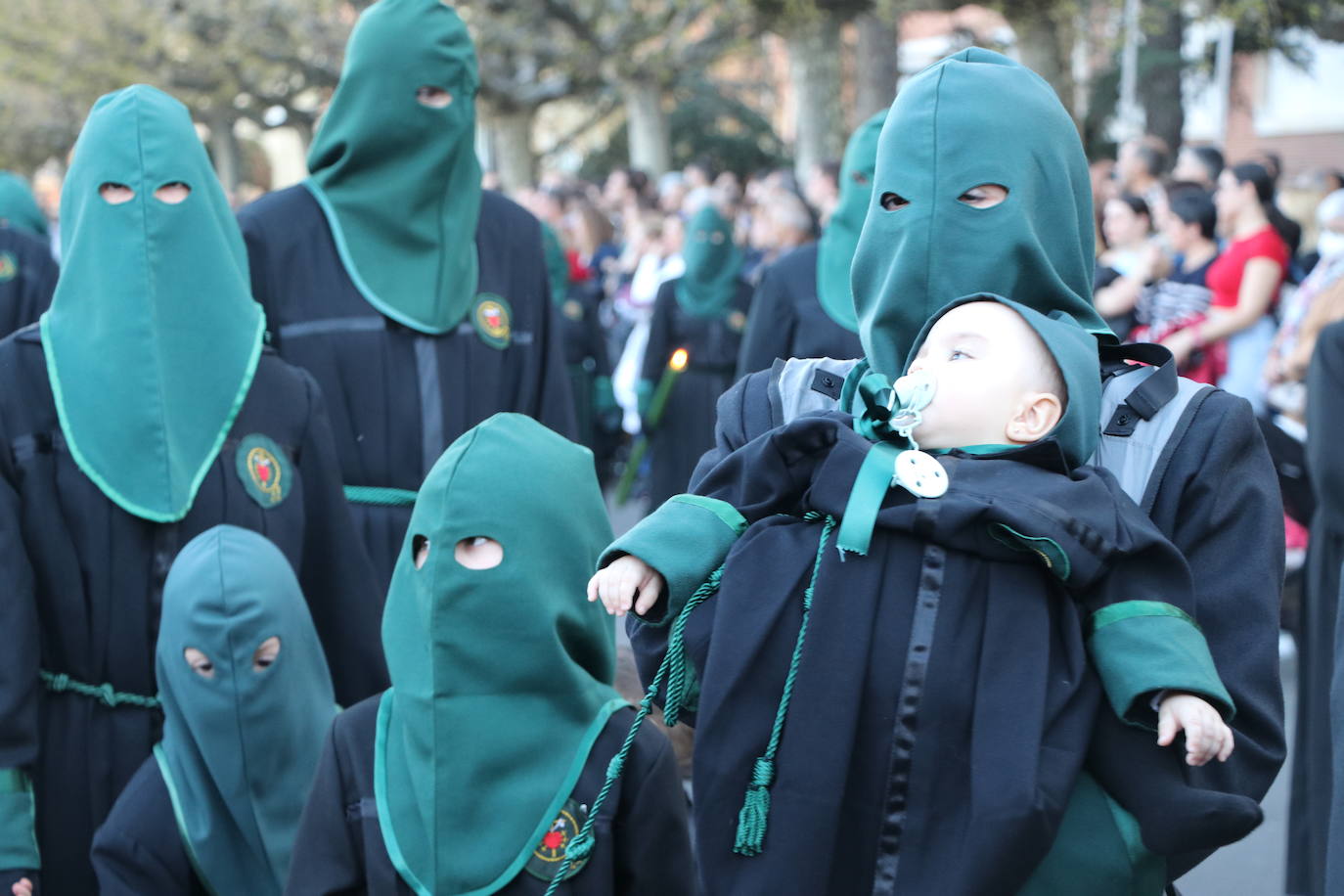 Procesión de María al Pie de la Cruz