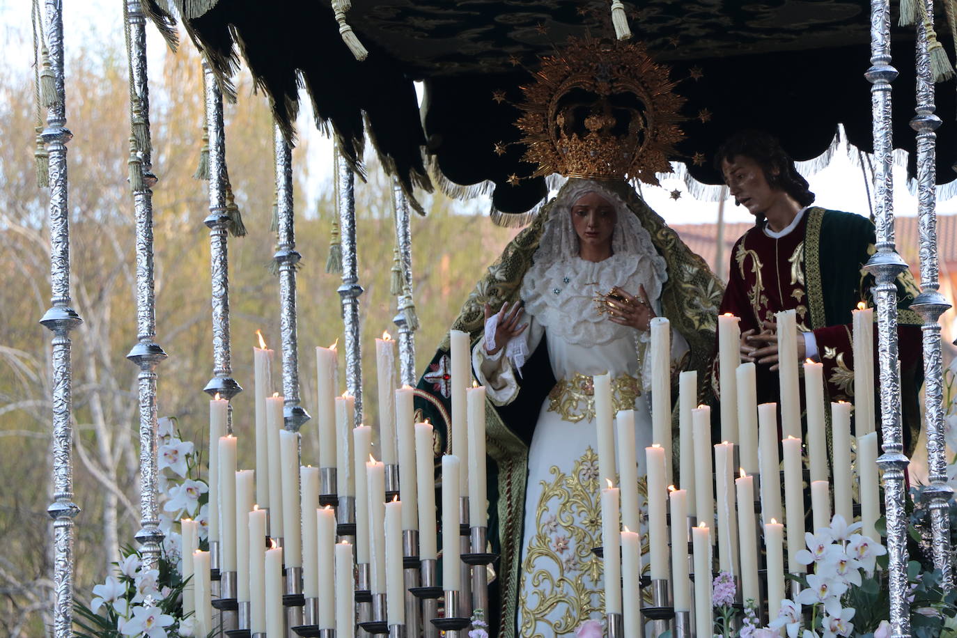 Procesión de María al Pie de la Cruz