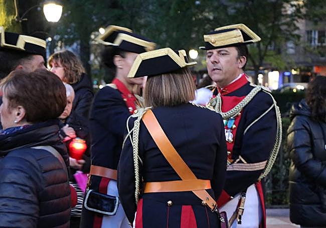 Preparativos antes de la procesión.