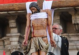 El acto del Desenclavo es el momento culmen de este acto procesional.