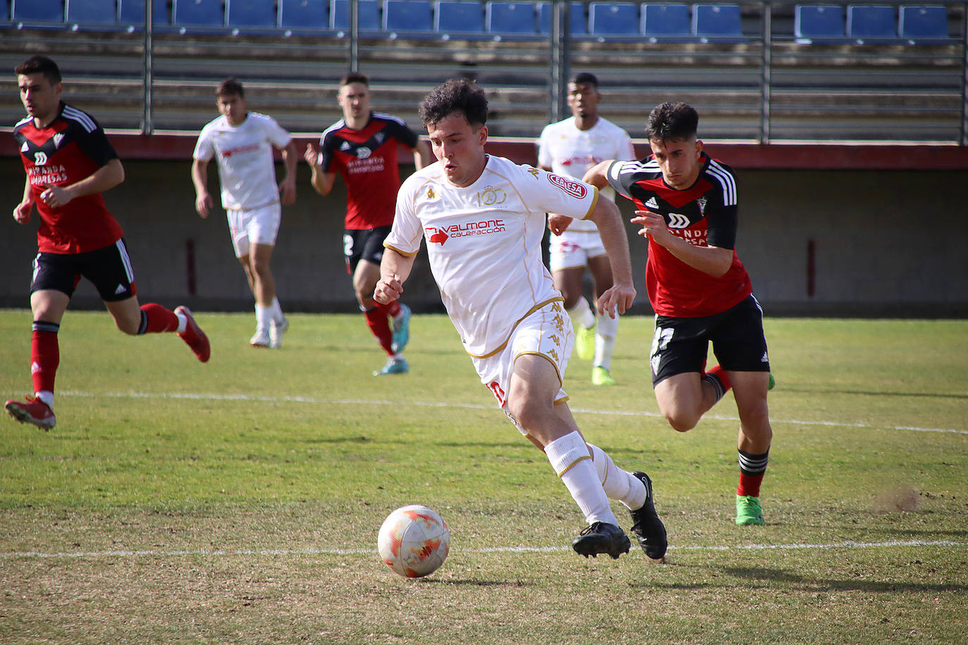 Júpiter-Mirandés B en el Área Deportiva de Puente Castro