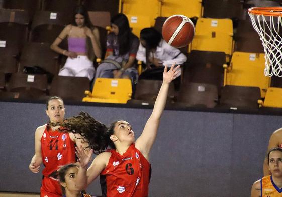 El conjunto leonés vence a Aridane en la última jornada de liga regular para asegurar su presencia por tercera temporada consecutiva en la Liga Femenina 2