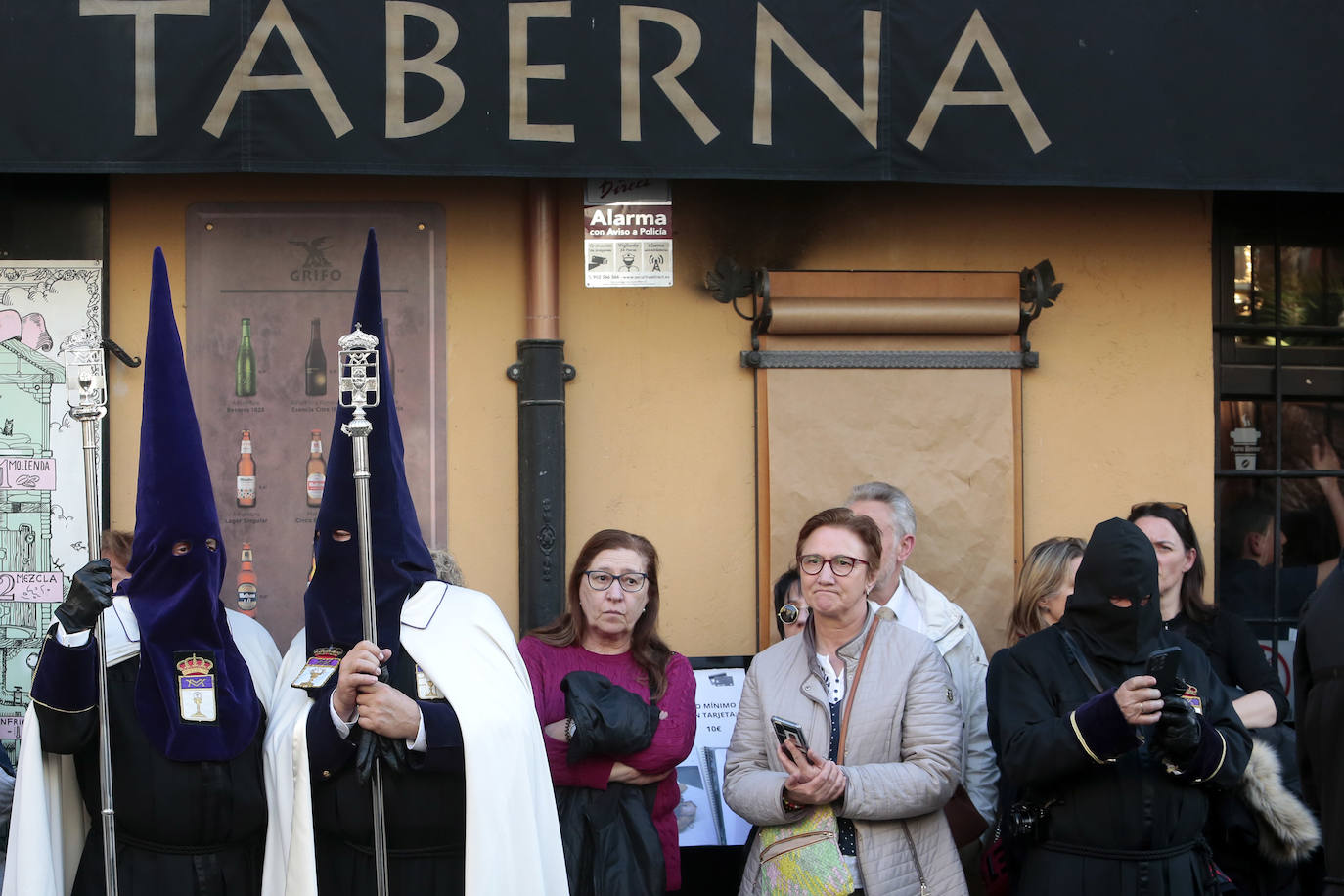 Procesión del Santo Entierro de León bajo la mirada de Campillo