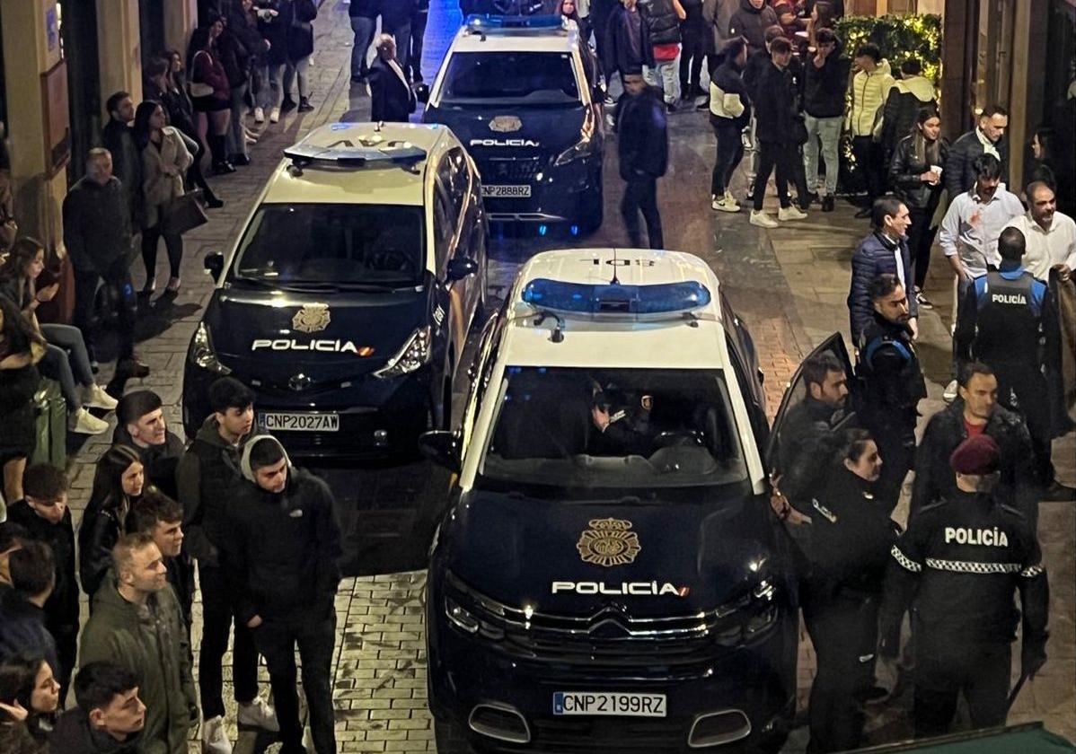 Imagen de archivo de efectivos policiales en León capital tras una pelea.