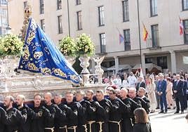 La retirada del velo a la Virgen de la Encina es uno de los momentos más emotivos de la Semana Santa ponferradina.