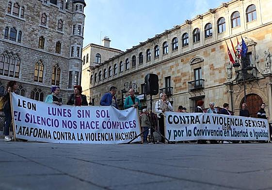 Concentración en la plaza de Botines para repudiar la violencia machista.