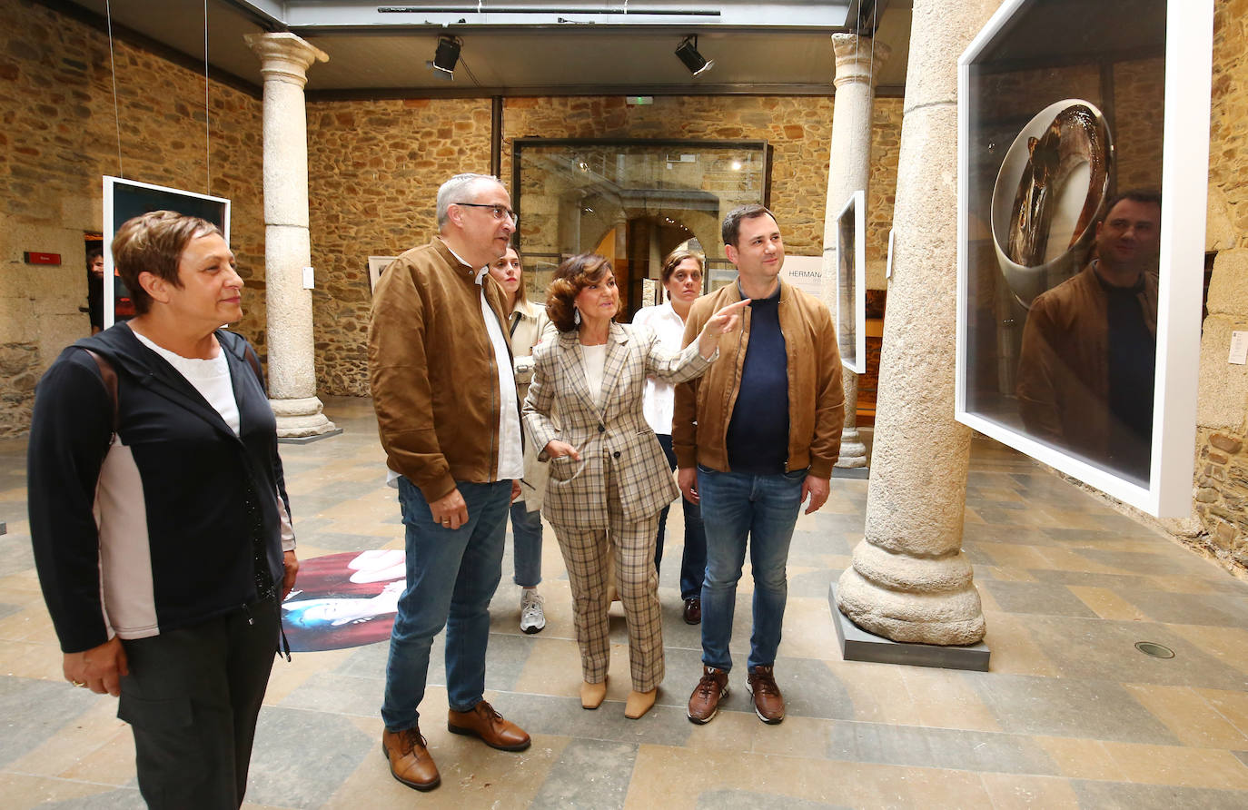 Carmen Calvo participa en una charla feminista en Ponferrada