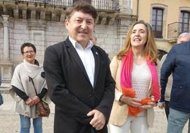 Samuel Folgueral anuncia su adiós a la política activa. En la imagen, este martes en la plaza del Ayuntamiento de Ponferrada durante el anuncio de su adiós.