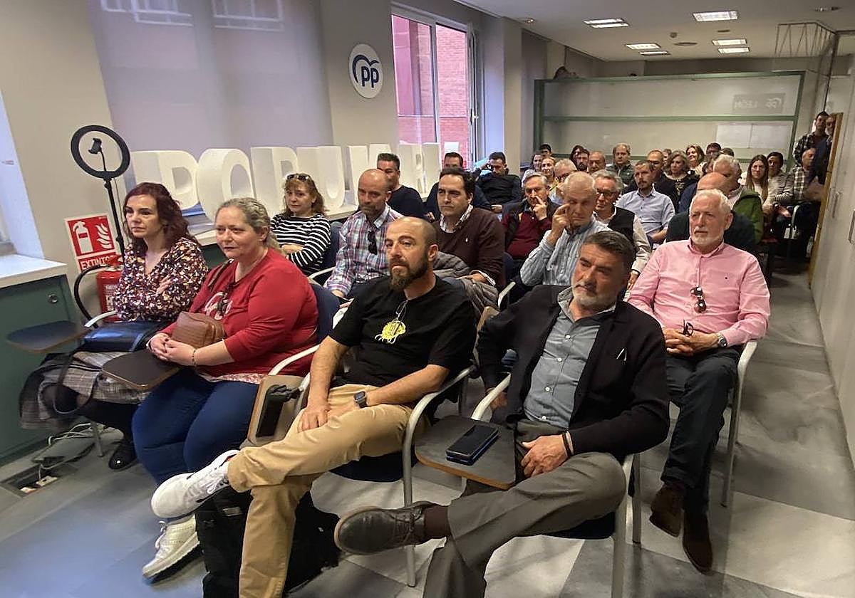 Ester Muñoz preside los cursos de formación a los candidatos a las elecciones municipales del 28M.