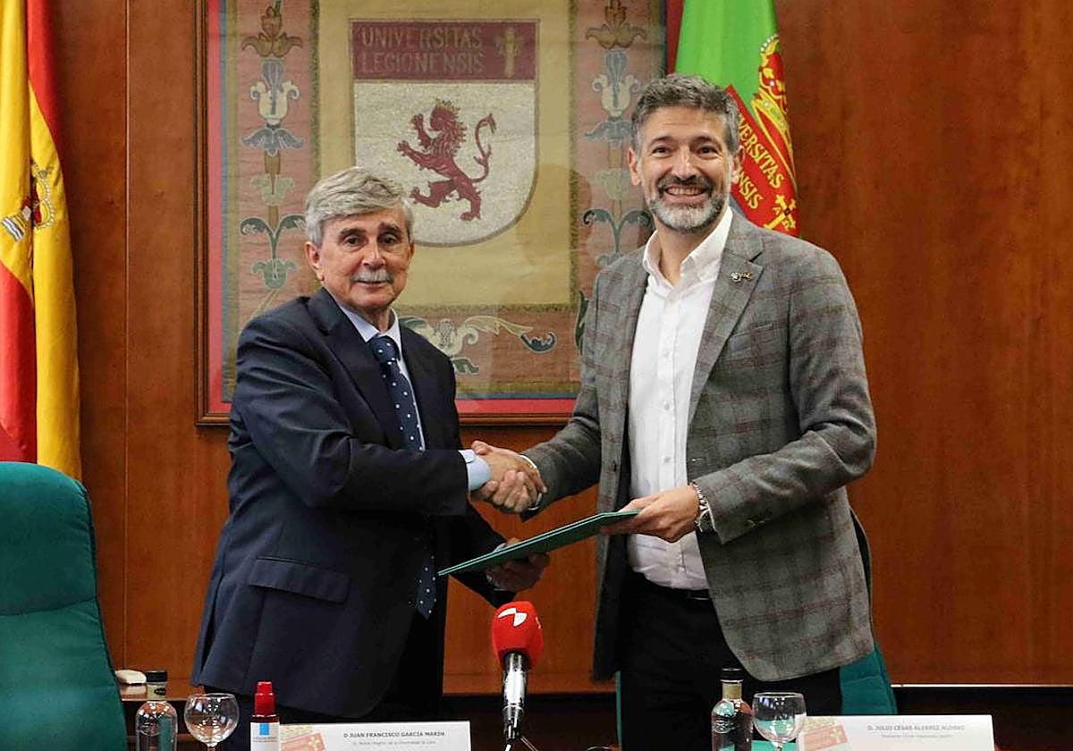 Firma del convenio entre Universidad de León y el Cel.