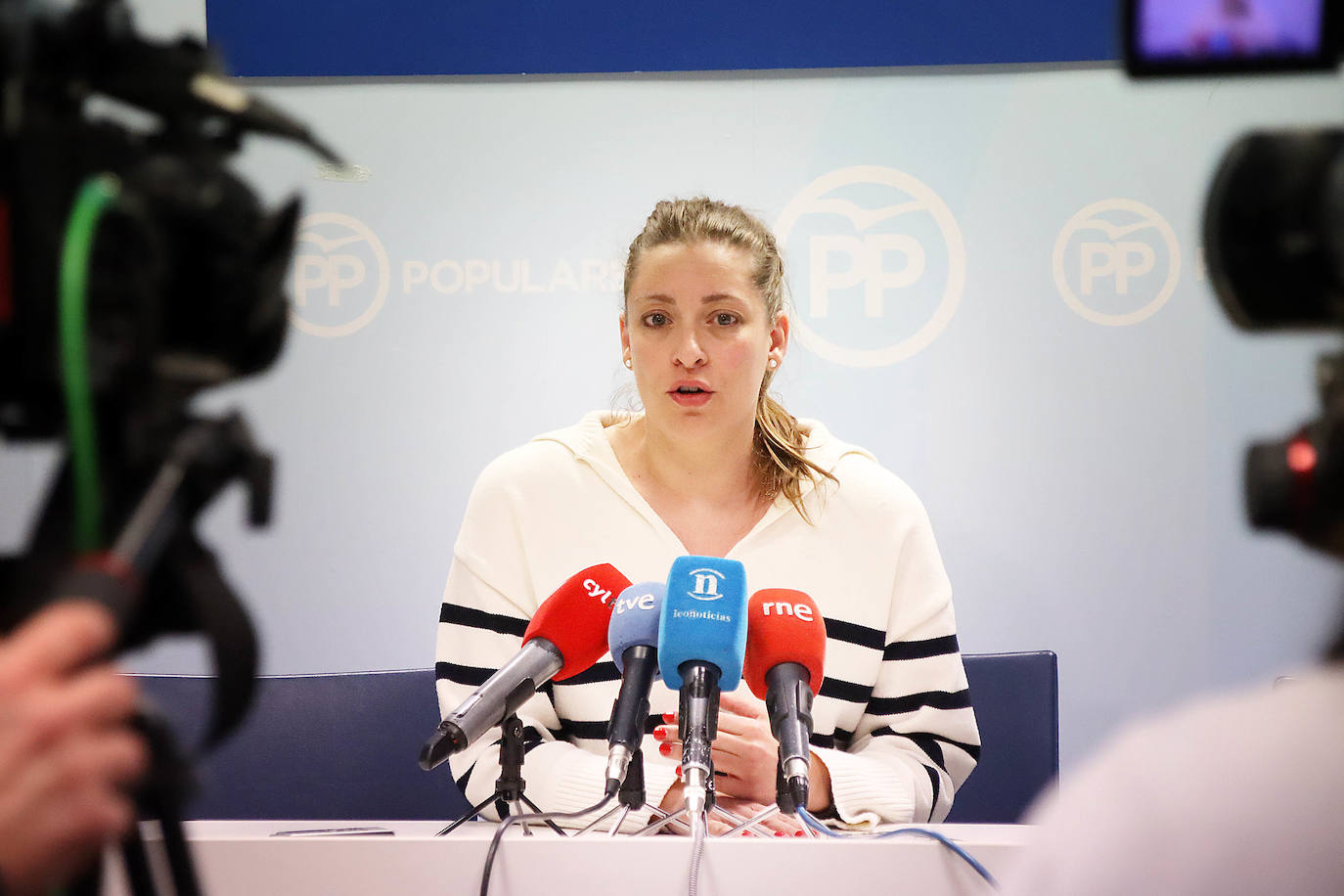 Rueda de prensa en la sede del PP