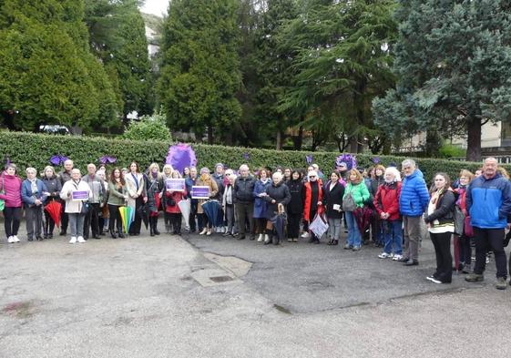 Imagen de la concentración de apoyo a Raquel Díaz en Villablino.