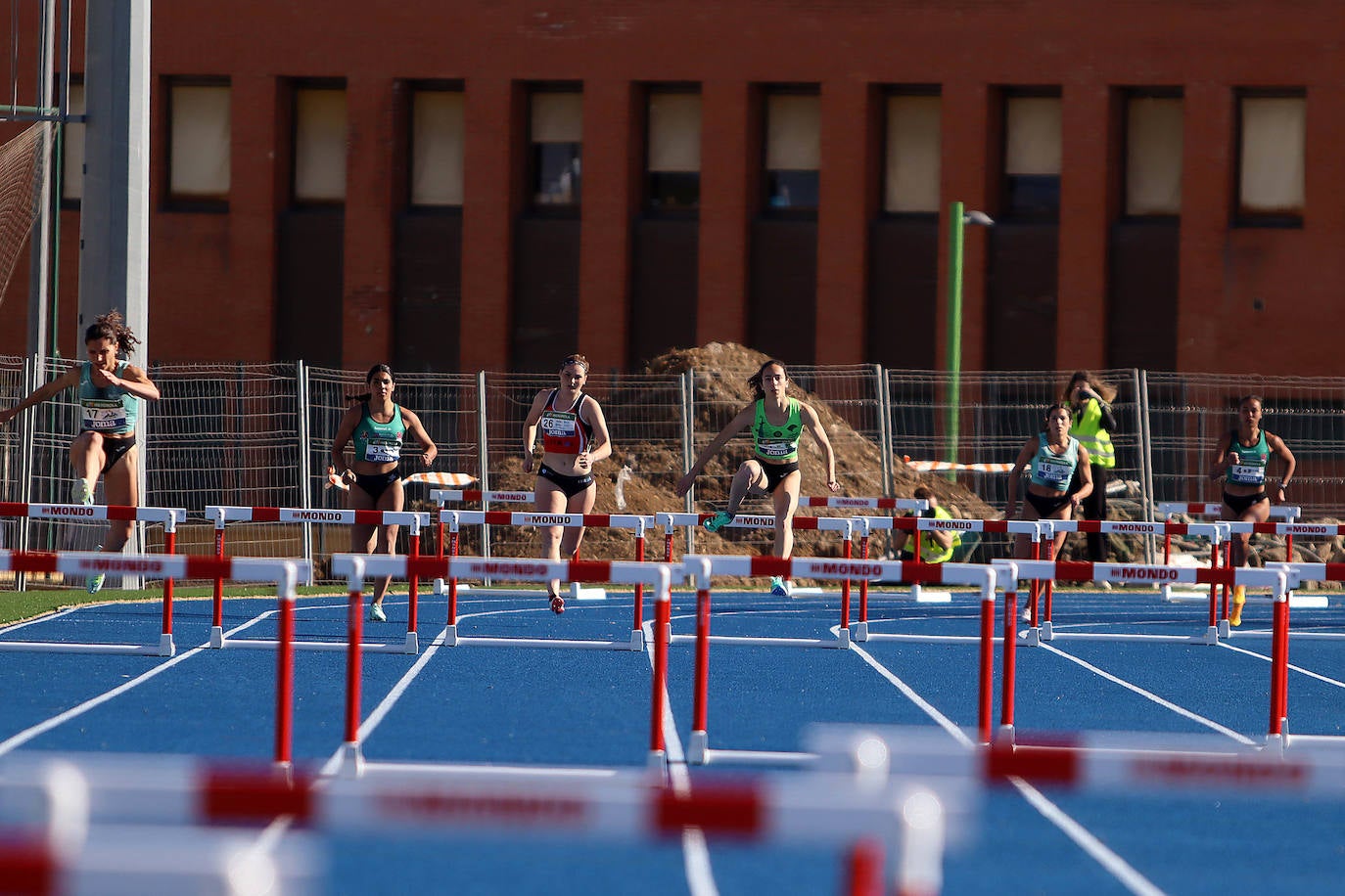 Inauguración en competición oficial de las nuevas pistas de Atletismo de la ULE