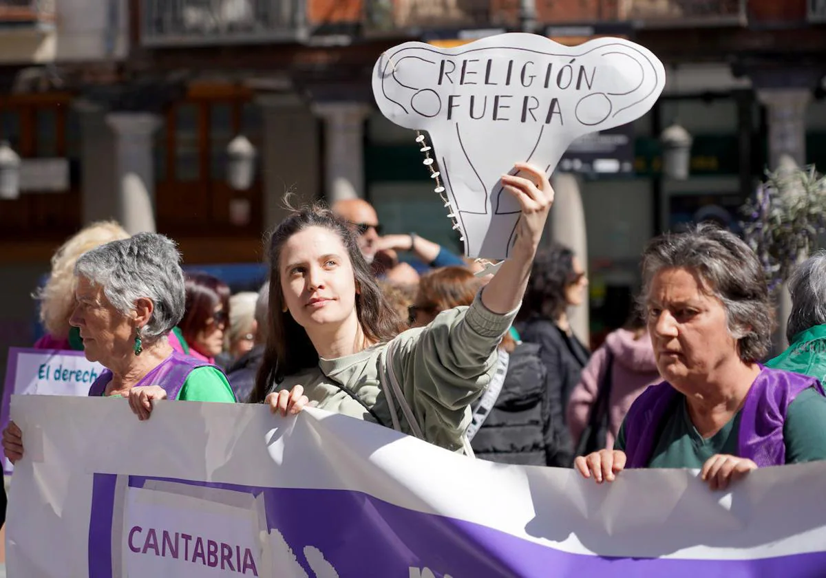 Manifestación en favor del aborto público en las calles de Valladolid.