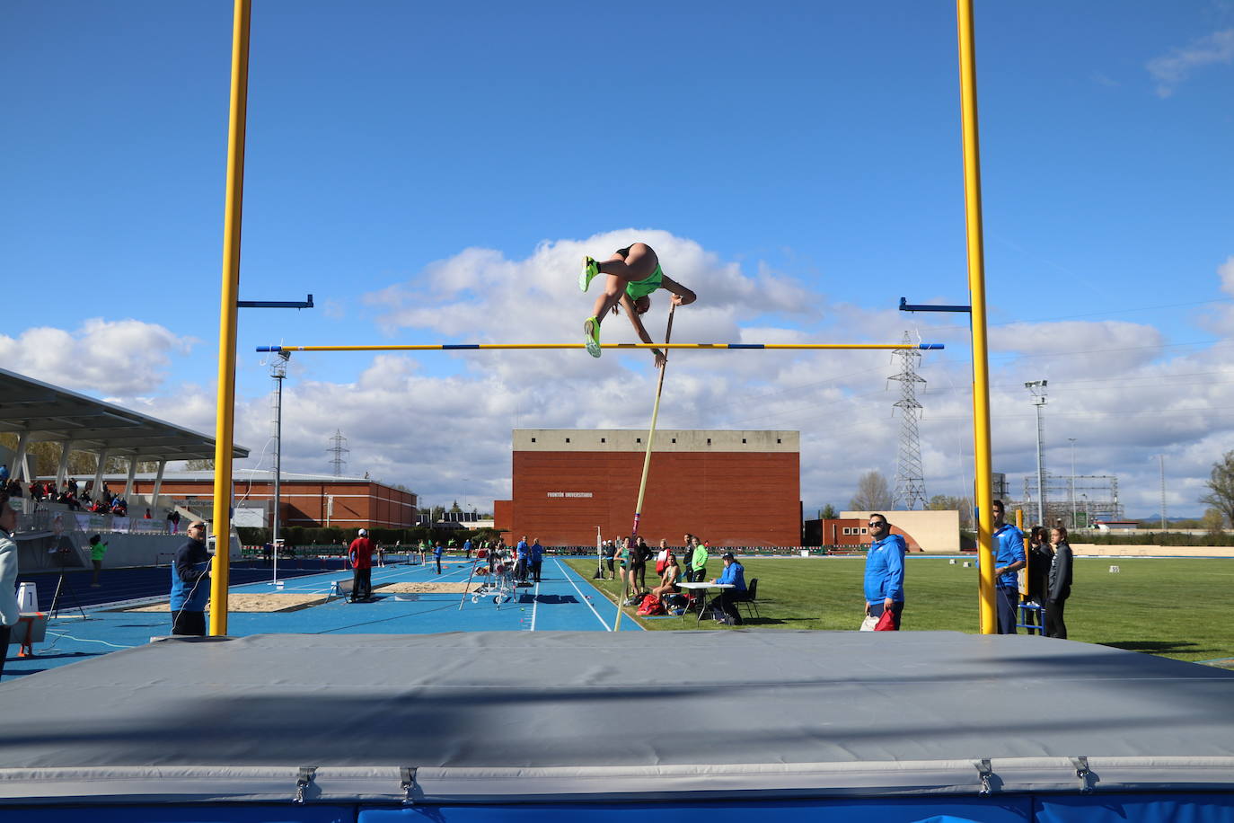 Inauguración en competición oficial de las nuevas pistas de Atletismo de la ULE