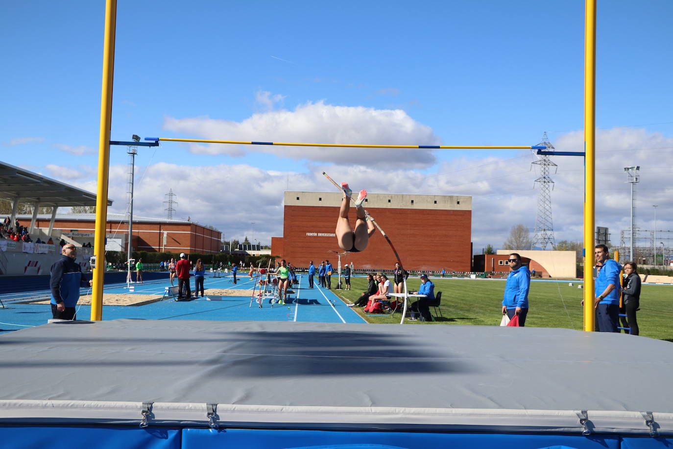 Inauguración en competición oficial de las nuevas pistas de Atletismo de la ULE