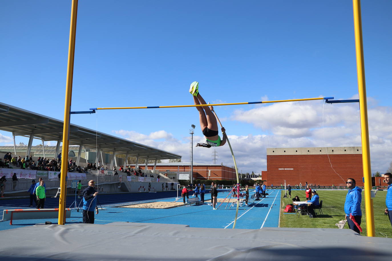 Inauguración en competición oficial de las nuevas pistas de Atletismo de la ULE