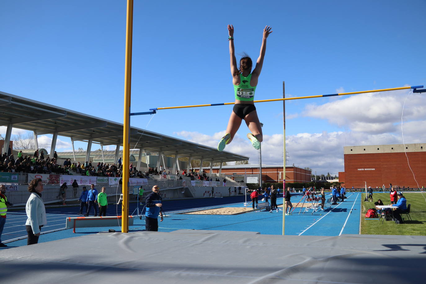 Inauguración en competición oficial de las nuevas pistas de Atletismo de la ULE