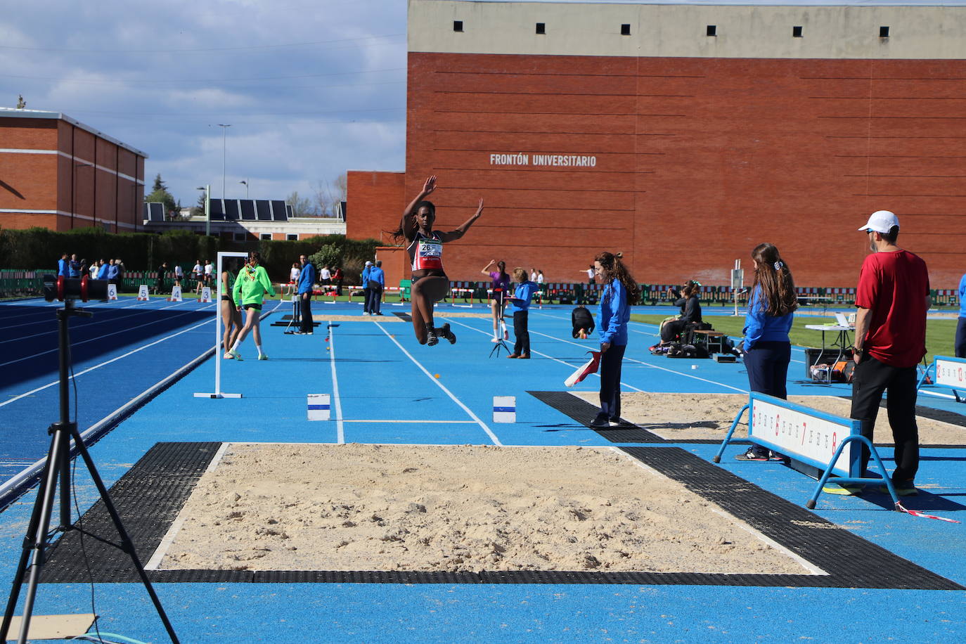 Inauguración en competición oficial de las nuevas pistas de Atletismo de la ULE