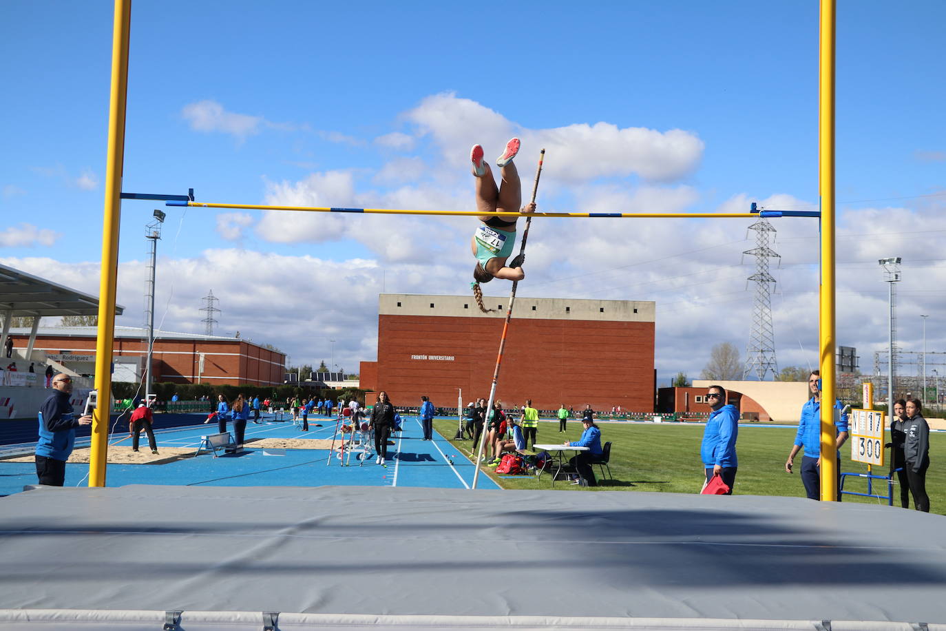 Inauguración en competición oficial de las nuevas pistas de Atletismo de la ULE