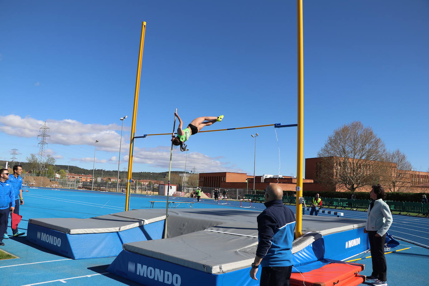 Inauguración en competición oficial de las nuevas pistas de Atletismo de la ULE