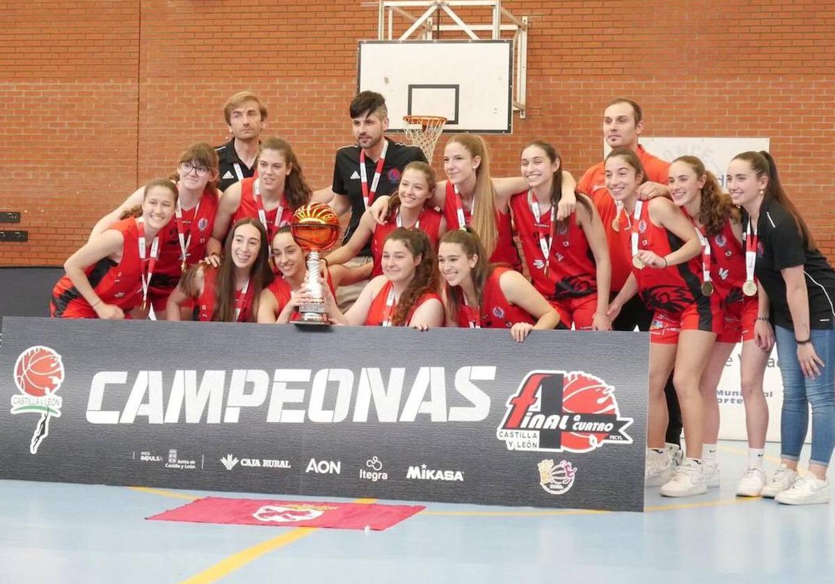 El BF León Júnior posa con la copa de de Castilla y León.