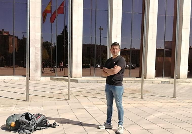 Baldomero López, el ganadero que exige acceso a los pastos de su pueblo en Tejedo del Sil, ha vuelto a la delegación territorial de la Junta de Castilla y León