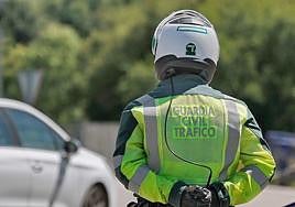 Efectivos de la Guardia Civil de Tráfico procedieron a la identificación del conductor.