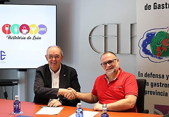 El acuerdo ha sido firmado por el presidente de Hostelería de León, Óscar García, y el presidente de la Academia Leonesa de Gastronomía, José Cañedo.