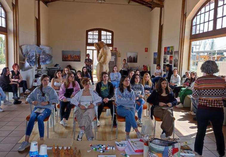 Con destino a San Feliz de Torio, los jóvenes partían para celebrar en la tarde dos talleres.