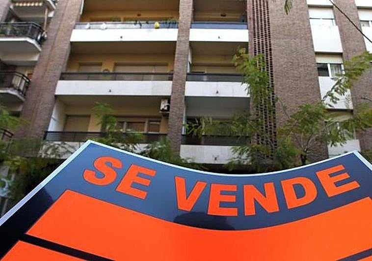 La compraventa de viviendas cae en León.