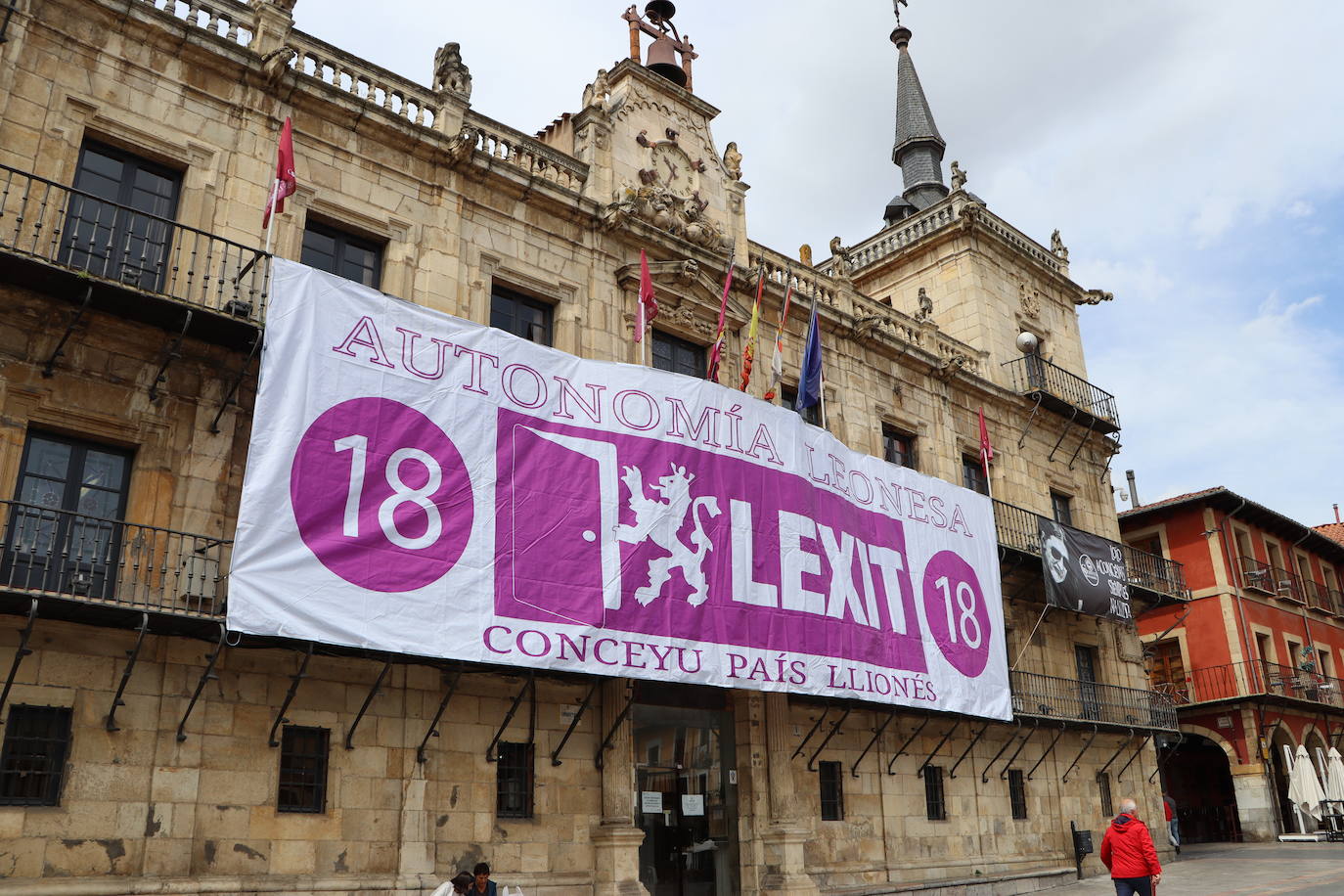 Una pancarta enorme de Lexit en la Plaza Mayor